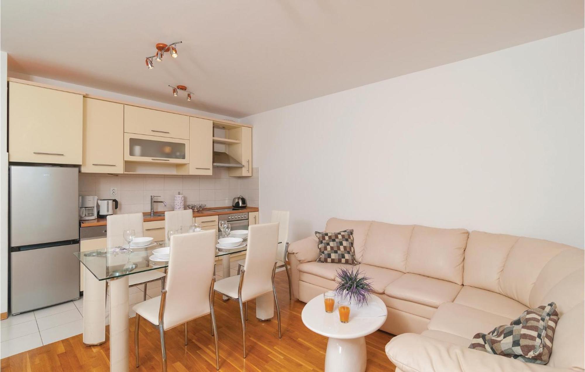 Nice Apartment In Omis With House Sea View Ngoại thất bức ảnh