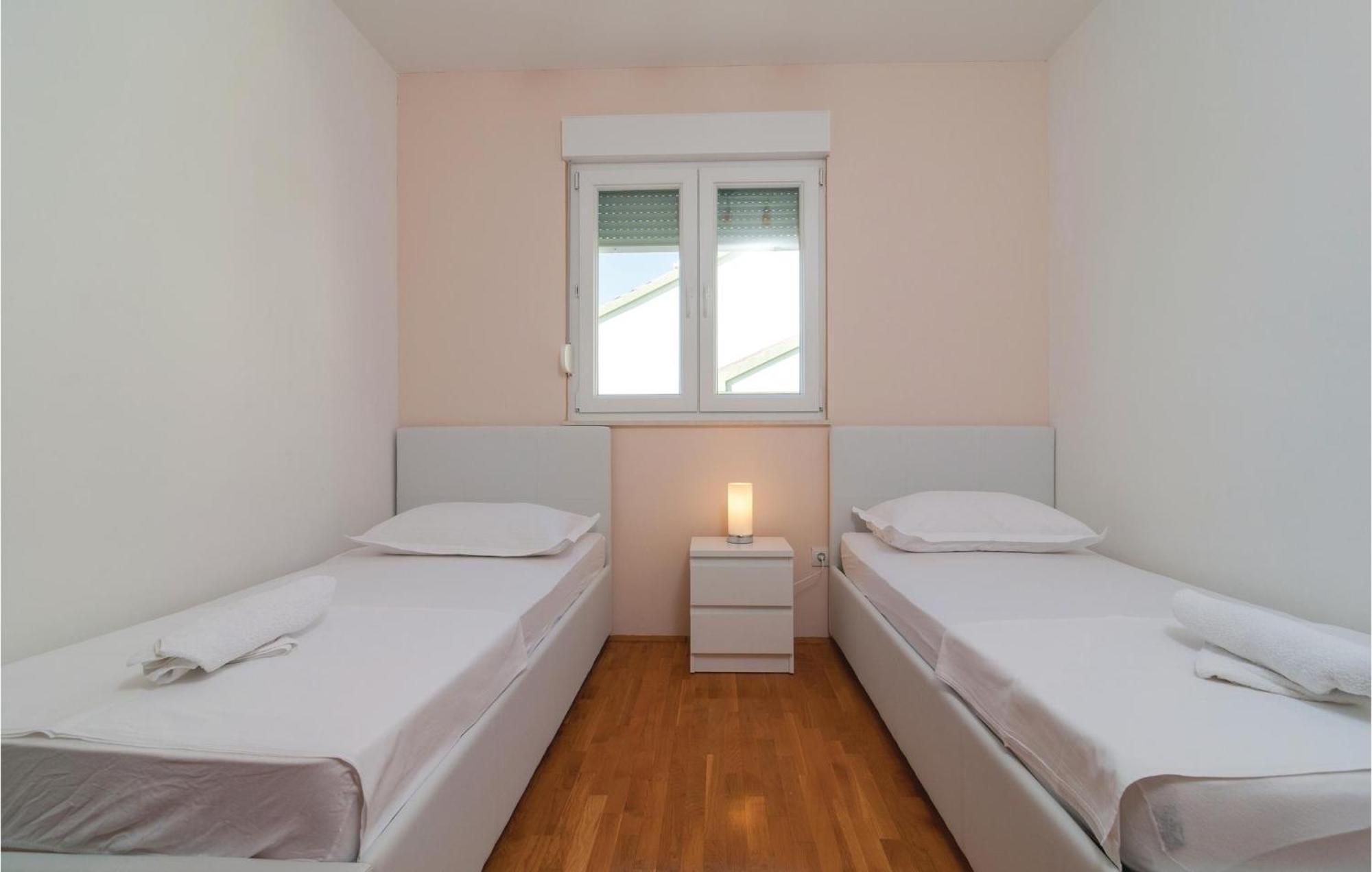 Nice Apartment In Omis With House Sea View Ngoại thất bức ảnh